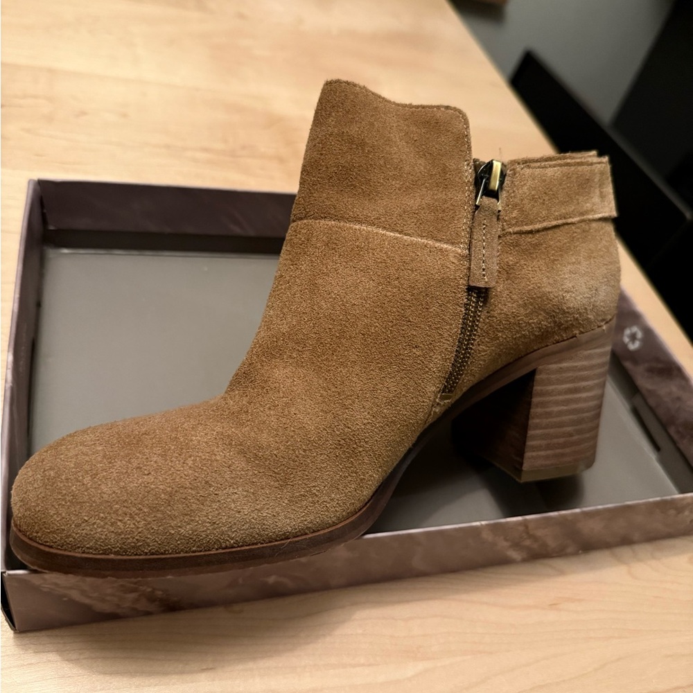 Sarto A-Matisse Women’s size 8M. Low Heel Boots